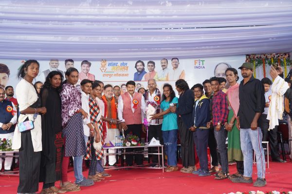 रायपुर सांसद खेल महोत्सव मेगा फाइनल संपन्न, 85 हजार खिलाड़ियों की सहभागिता के साथ रचा गया नया कीर्तिमान, सांसद मनोज तिवारी हुए शामिल बृजमोहन अग्रवाल का जताया आभार