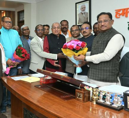 मुख्यमंत्री साय से अखिल भारतीय राष्ट्रीय महासभा हल्बा हल्बी आदिवासी समाज के प्रतिनिधि मंडल के सदस्यों ने की मुलाकात