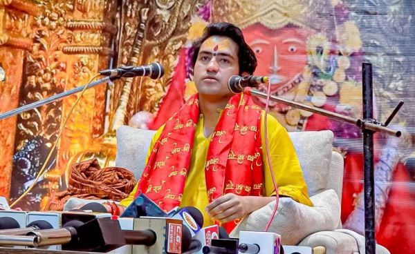 भूपेश बघेल के बयान पर धीरेंद्र शास्त्री का पलटवार: &ldquo;हिंदू एकता अंधविश्वास है तो देश छोड़ दें&rdquo;