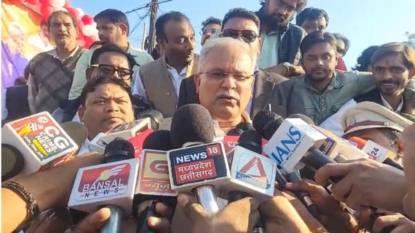 भूपेश बघेल ने पंडित धीरेंद्र शास्त्री को बताया ढाेंगी, कहा &ndash;