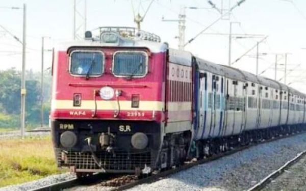 1 जनवरी से बदली रेल समय-सारणी: बिलासपुर जोन की 63 ट्रेनों के समय में संशोधन