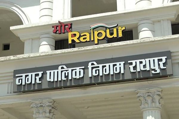 रायपुर नगर निगम का बड़ा एक्शन: 71 लाख से अधिक टैक्स बकाया पर 7 व्यावसायिक परिसर सील, पुष्प वाटिका मैरिज गार्डन पर सबसे कड़ी कार्रवाई