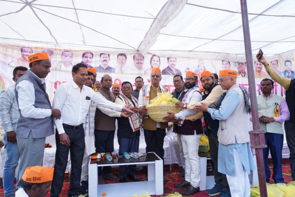 माँ शाकम्भरी महोत्सव में शामिल हुए सांसद बृजमोहन अग्रवाल, फल&ndash;सब्जी वितरण कर दिया सेवा व आत्मनिर्भरता का संदेश