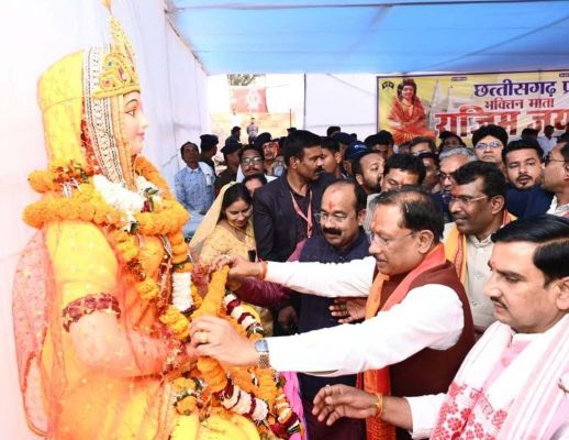 राजिम त्रिवेणी संगम में आयोजित भक्त माता राजिम जयंती महोत्सव में शामिल हुए मुख्यमंत्री विष्णुदेव साय