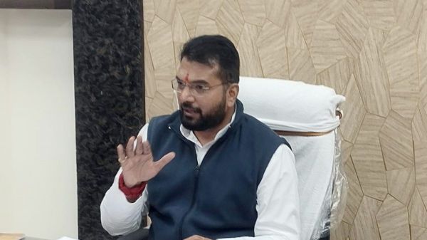 रायपुर नगर निगम में विकास राशि पर भेदभाव का आरोप, नेता प्रतिपक्ष आकाश तिवारी ने परिषद पर उठाए सवाल