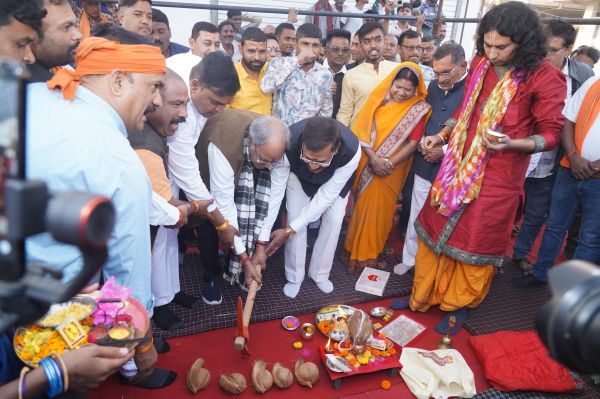 सांसद बृजमोहन अग्रवाल ने राजधानी में 10 करोड़ रूपए के विकास कार्यों का किया भूमिपूजन