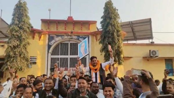 जमानत पर रिहा हुए जैजैपुर विधायक बालेश्वर साहू, जेल से बाहर आते ही समर्थकों ने किया भव्य स्वागत