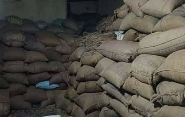 धान खरीदी में बड़ी कार्रवाई, कस्टम मिलिंग में गड़बड़ी, 14 राइस मिल सील, 12 हजार क्विंटल से अधिक धान जब्त