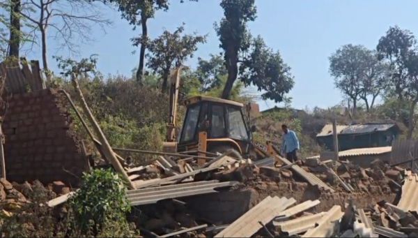 न्यू बस स्टैंड इलाके में चला बुलडोजर, 75 अवैध मकानों पर प्रशासन की कार्रवाई