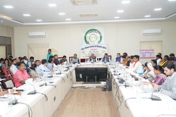 DISHA बैठक में सांसद बृजमोहन अग्रवाल का सख्त संदेश &mdash; विकास कागज़ों में नहीं, ज़मीन पर दिखना चाहिए