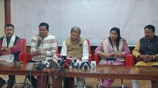 पश्चिम बंगाल में लोकतंत्र खतरे में, टीएमसी पर दमनकारी नीति का आरोप