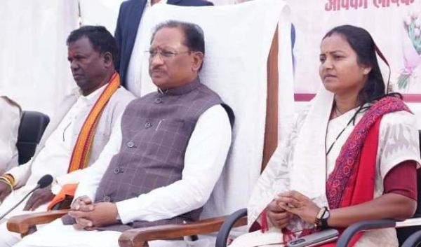 मुख्यमंत्री विष्णुदेव साय का सूरजपुर दौरा: अरुणोदय कोचिंग के विद्यार्थियों से संवाद