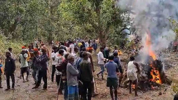 झारखंड बस हादसा: बलरामपुर के 10 मृतकों को नम आंखों से अंतिम विदाई, गांवों में पसरा मातम