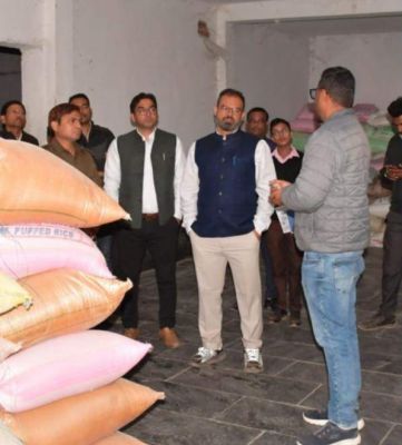 मुंगेली में धान खरीदी घोटाला: 200&ndash;1116% ओवरलोडिंग पर 5 केंद्रों के 9 कर्मचारी निलंबित, सभी पर FIR