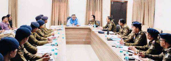 IG अमरेश मिश्रा ने ली रायपुर ग्रामीण पुलिस की समीक्षा बैठक, अपराध नियंत्रण और पुलिस व्यवस्था सुदृढ़ करने के दिए निर्देश
