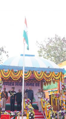 गणतंत्र दिवस पर रायपुर में राज्यपाल रमेन डेका ने फहराया राष्ट्रीय ध्वज, लोकतांत्रिक मूल्यों का किया स्मरण