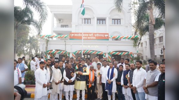 76वें गणतंत्र दिवस पर बीजेपी प्रदेश कार्यालय में फहराया तिरंगा, संविधान के मूल्यों को किया गया स्मरण