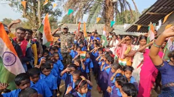 नक्सल दहशत से लोकतंत्र की ओर: सुकमा के गोगुंडा में पहली बार शान से फहराया तिरंगा