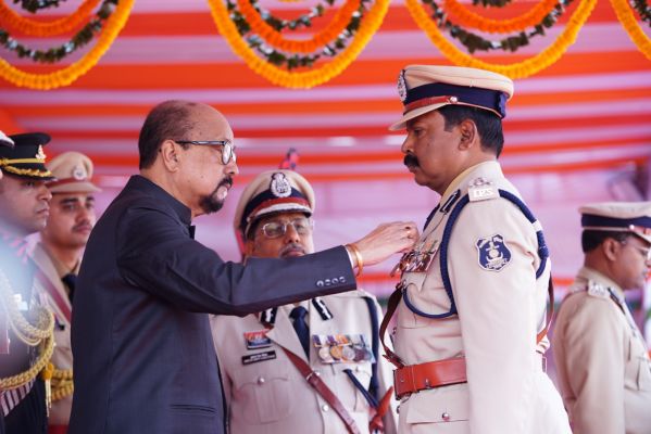 रायपुर में गणतंत्र दिवस पर भव्य परेड और झांकियों का शानदार प्रदर्शन, उद्योग विभाग की झांकी रही प्रथम