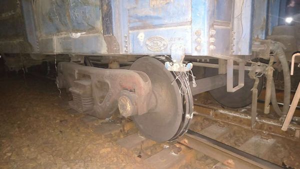 केके रेललाइन पर मालगाड़ी पटरी से उतरी, रेलवे ने देर रात ही बहाल कर दी व्यवस्था&hellip;