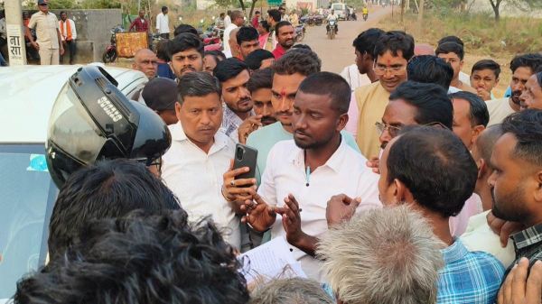 कुकरा में अतिक्रमण को लेकर बवाल, कार्रवाई बिना लौटे अधिकारी, ग्रामीणों ने 2 फरवरी को कलेक्ट्रेट घेराव की चेतावनी