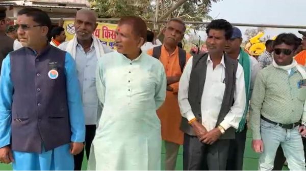 भारतीय किसान संघ ने कवर्धा-पंडरिया मार्ग पर किया चक्काजाम, गन्ने के दाम और धान खरीदी की तारीख बढ़ाने की मांग