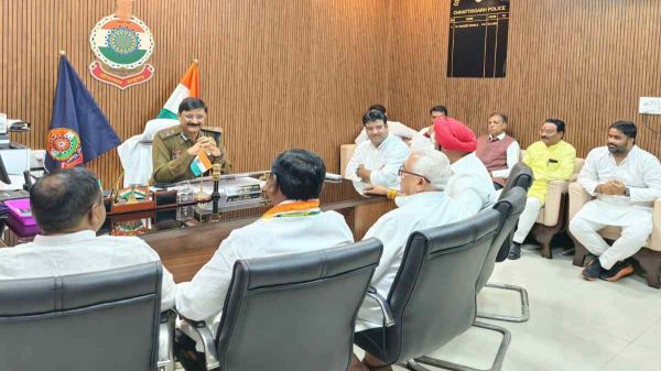 कांग्रेस नेताओं ने पुलिस कमिश्नर से की मुलाकात, कहा &ndash; शहर में पेट्रोलिंग बढ़ाएं और अपराध पर लगाम लगाएं