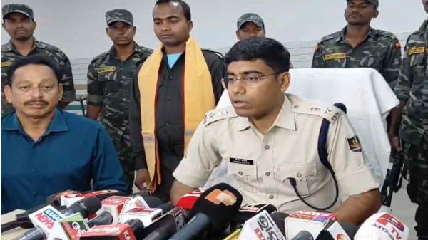 नक्सल मोर्चे पर ओडिशा पुलिस की बड़ी कामयाबी, 21 लाख के इनामी माओवादी सुखराम ने किया सरेंडर