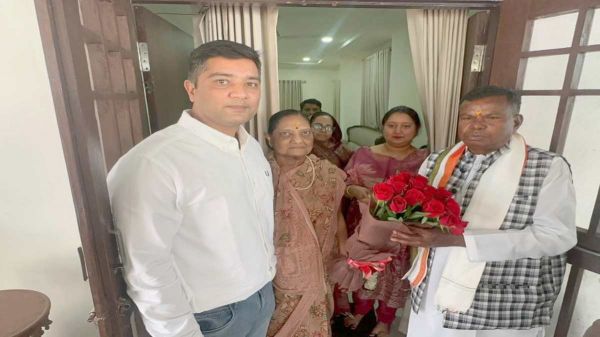 भूपेश बघेल के निवास पहुंचे कवासी लखमा, परिवारजनों से की मुलाकात, सिंहदेव और महंत से भी मिले