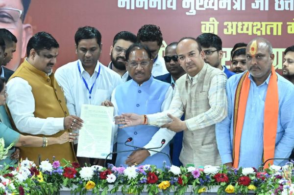 दुर्ग में मुख्यमंत्री की बड़ी बैठक: 40 IT कंपनियों के साथ MOU और चिटफंड निवेशकों को मिली डूबी रकम की वापसी