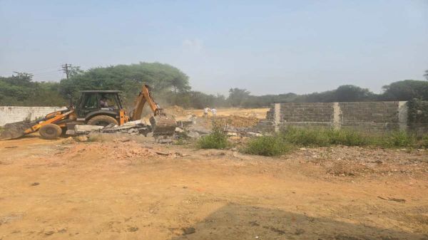 नाले में अतिक्रमण पर चला प्रशासन का बुलडोजर, राजस्व विभाग और नगर निगम की टीम ने की संयुक्त कार्रवाई