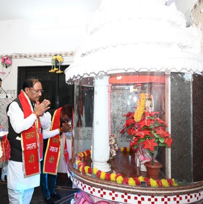 मुख्यमंत्री विष्णुदेव साय ने महालक्ष्मी मंदिर में की पूजा-अर्चना, प्रदेशवासियों की सुख-समृद्धि कामना की