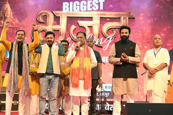 मुख्यमंत्री माधवास रॉक बैंड के &lsquo;बिगेस्ट भजन क्लबिंग&rsquo; कार्यक्रम में हुए शामिल