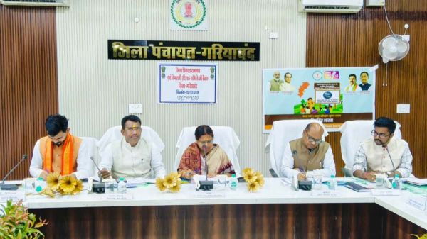 डीएमएफ बैठक में हंगामा: 22 करोड़ के फंड आवंटन पर सांसद-विधायक नाराज़, पारदर्शिता पर उठे सवाल