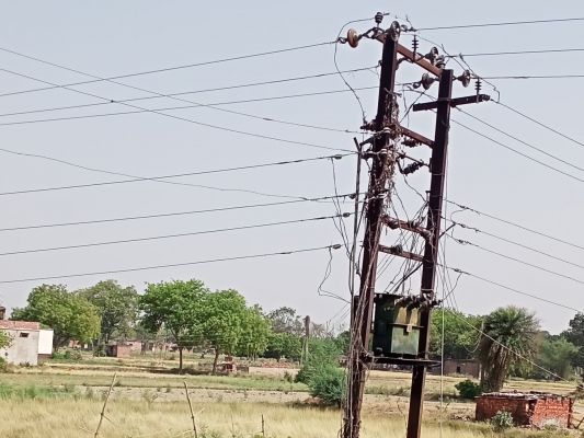 बांदे क्षेत्र में अघोषित बिजली कटौती से हाहाकार, ग्रामीणों में बढ़ा आक्रोश