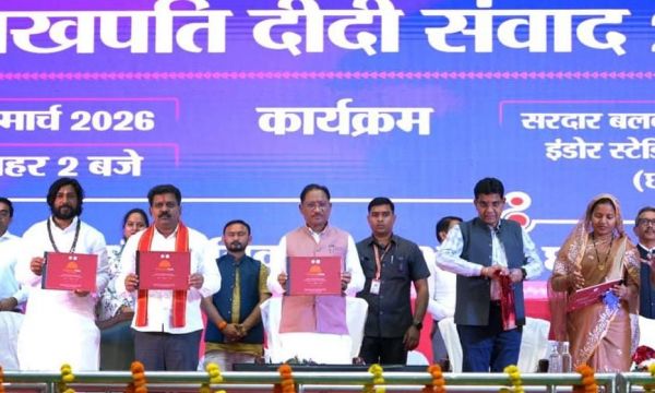 मुख्यमंत्री विष्णु देव साय ने अंतरराष्ट्रीय महिला दिवस पर रायपुर में &lsquo;लखपति दीदी संवाद&rsquo; कार्यक्रम में लखपती दीदियों से किया आत्मीय संवाद