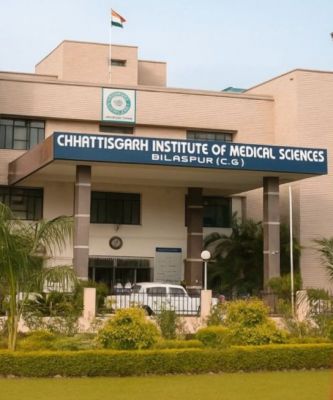 होली के बाद सिम्स अस्पताल में बढ़ी भीड़, त्वचा-आंखों में परेशानी लेकर दो दिन में पहुंचे 465 मरीज