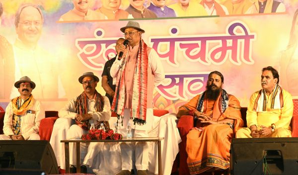 रंगपंचमी महोत्सव में शामिल हुए मुख्यमंत्री, प्रदेशवासियों को दी शुभकामनाएँ