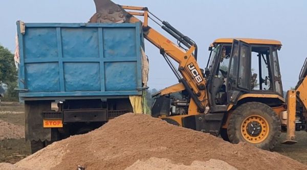 NOC के लिए ग्राम पंचायत की मनमानी, लाइसेंसधारी ने लगाया अवैध रेत उत्खनन को सरंक्षण देने का आरोप