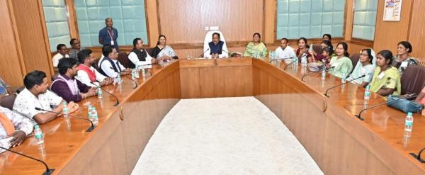 मुख्यमंत्री से जशपुर जिले के सरपंचों ने की मुलाकात