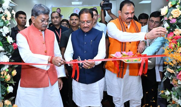 स्वास्थ्य के प्रति जागरूकता का संदेश: मुख्यमंत्री विष्णुदेव साय ने विधानसभा परिसर में तीन दिवसीय स्वास्थ्य शिविर का किया शुभारंभ