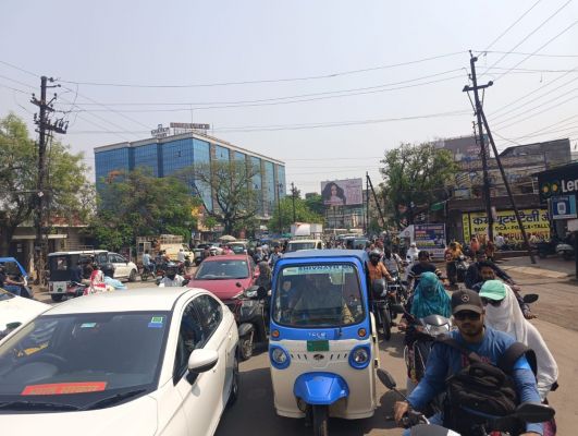 मोवा रेलवे अंडरब्रिज बंद, मरम्मत के बीच ट्रैफिक व्यवस्था हुआ बेहाल, जाम से आम जनता परेशान