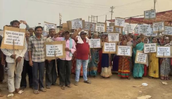 फर्जी NOC पर बवाल: तिल्दा के देवरी में स्टील प्लांट के खिलाफ हजारों ग्रामीण भूख हड़ताल पर