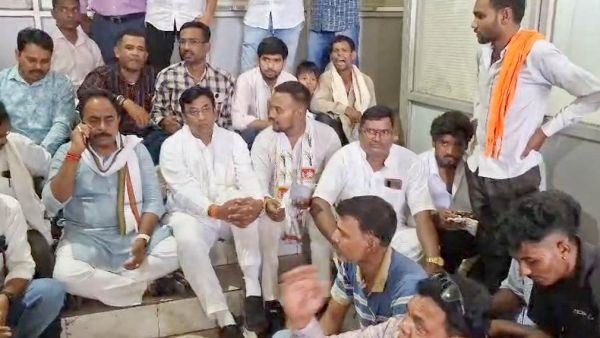 रायपुर में पानी संकट पर कांग्रेस का प्रदर्शन, निगम को दिया 3 दिन का अल्टीमेटम