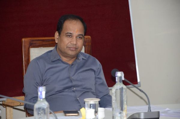 संभावित लू के खतरे से निपटने रायपुर तैयार: कलेक्टर ने की व्यापक इंतजामों की समीक्षा