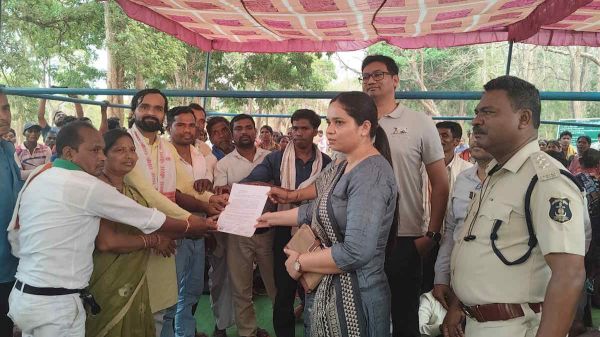 12 घंटे ठप रहा NH-130C, मरम्मत के लिखित आश्वासन पर खत्म हुआ चक्काजाम