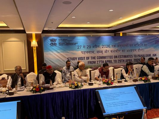 पहलगाम में एस्टीमेट कमेटी की बैठक: सांसद बृजमोहन अग्रवाल ने जम्मू-कश्मीर के विकास और बैंकिंग कार्यप्रणाली पर उठाए सवाल