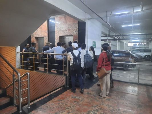 करेंसी टावर में लिफ्ट फंसने की घटना : जांच में तकनीकी खामियां उजागर, 7 दिन में सुधार के निर्देश