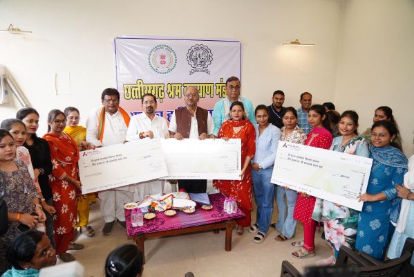 मजूदरों के मसीहा बृजमोहन अग्रवाल ने दी जन्मदिन और मजदूर दिवस की सौगात: 500 श्रमिकों को मिली साइकिल और सम्मान