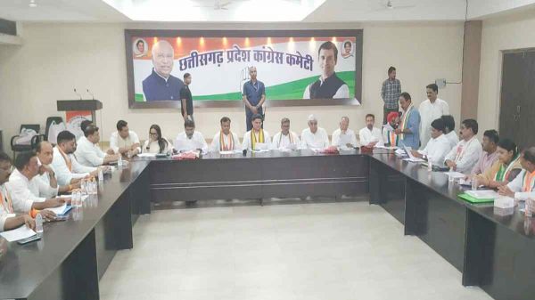 राजीव भवन में कांग्रेस का शक्ति प्रदर्शन, पायलट ने कार्यकर्ताओं में भरा जोश